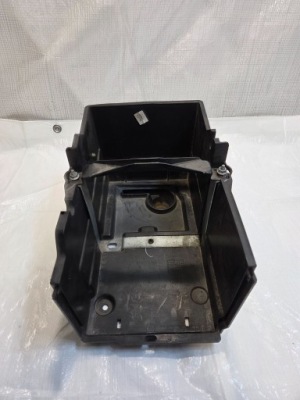 Накладка корпус аккумулятор ford focus mk3 am51-10723-d фото №1