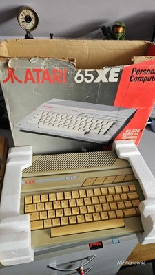 Stary komputer ATARI 65XE pudełko