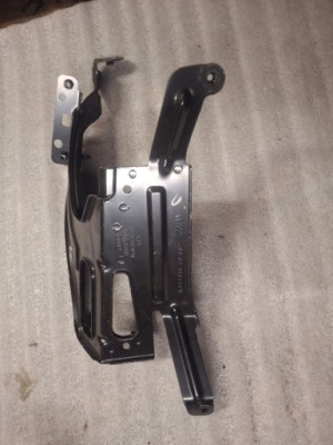 Audi a6 c8 кронштейн крила лівий 4k0821131 фото №1