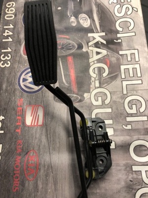 Педаль газу hyundai accent 327001g900 фото №1