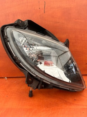 Hyundai i20 1 i lift 12- протитуманна фара правий передній фото №1