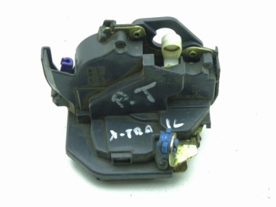 Nissan x-trail t30 01-07 замок двері правий задня фото №1