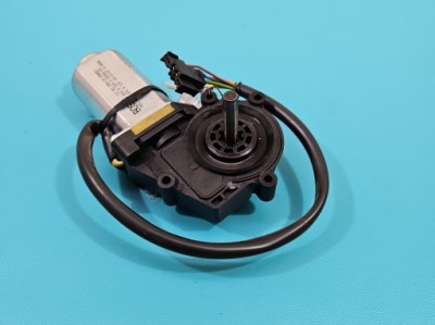 Моторчик шторка задній скло двері праве mercedes w221 фото №1