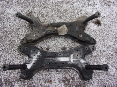 Toyota yaris i подрамник поперечина балка болт 12 фото №1