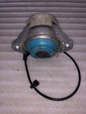 Mercedes подушка двигуна a2222407500 фото №1