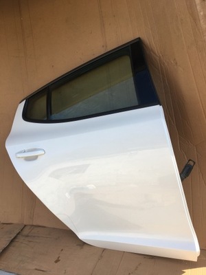 KIA STINGER DE PUERTA PARTE TRASERA DERECHA COMPUESTO COLOR BLANCA PERLA PERFECTO  