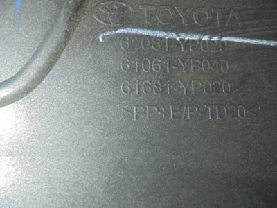 Toyota hilux 2020r- накладка задняя правая крыла 61061-yp020 фото №1