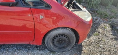 Mitsubishi colt 04- крыло передний правый p04 фото №1