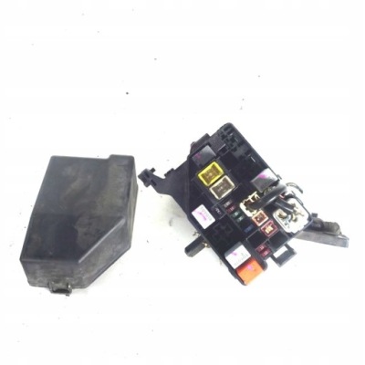 Корпус предохранителей toyota yaris 1.4 d4d 01-05r фото №1