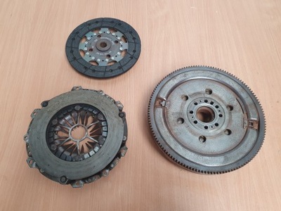 Сцепление колесо двухмассовый citroen ds5 2.0 9800777080 фото №1