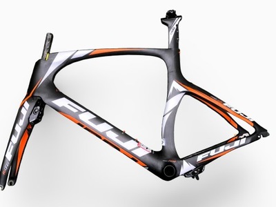 RAMA ROWEROWA TIME TRIAL TRIATHLON FUJI NORCOM STRAIGHT 2.3 57CM KARBONOWA