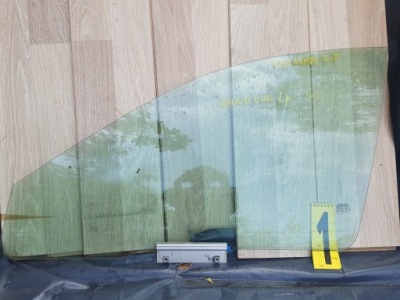 Скло бічна ліва передня лівий перед volvo v40 фото №1