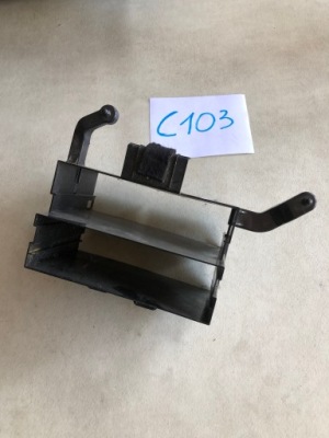 Vw touareg 7p кронштейн dvd 7p6919837b фото №1