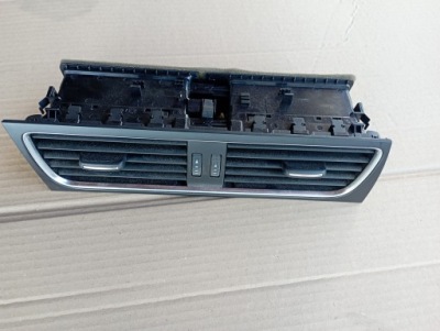 Audi a5 8t ґрати обдув решітка середина 8t1820951b фото №1