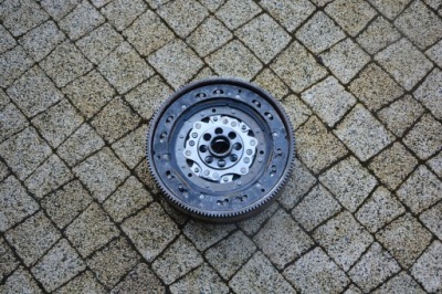 Колесо двомасовий vw passat b8 03n105266 фото №1