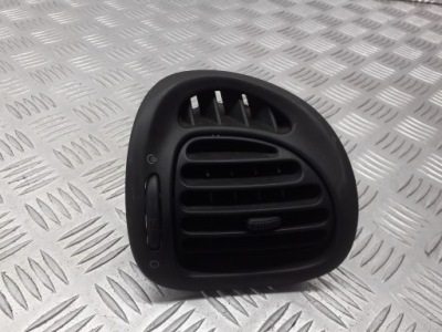 Решітка права обдув citroen xsara picasso 1.6 9631280077 фото №1