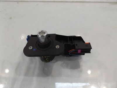 Corsa c кнопка замка крышки багажника фото №1