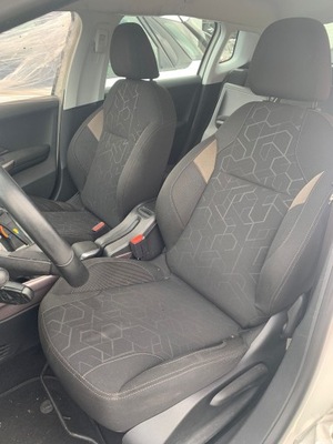 Peugeot 2008 kpl салон сидіння заднє сидіння обшивки фото №1