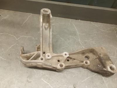 1k0199296f кронштейн рычага правый seat leon ii 1.8 tsi фото №1