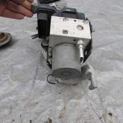 Renault zoe ze насос abs 472103058r фото №1