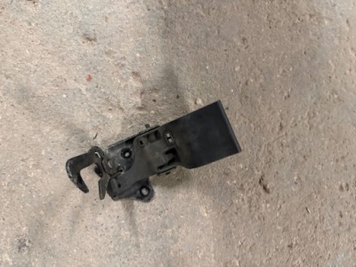 Audi a1 8x замок засов капот 8x0823480a фото №1