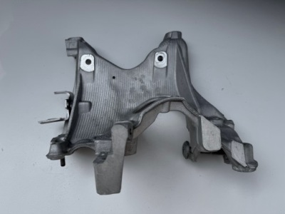 Кронштейн двигателя 8w0399296e audi a4 b9 8w фото №1