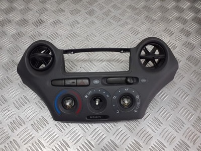 Панель обдув кондиционера toyota yaris i фото №1