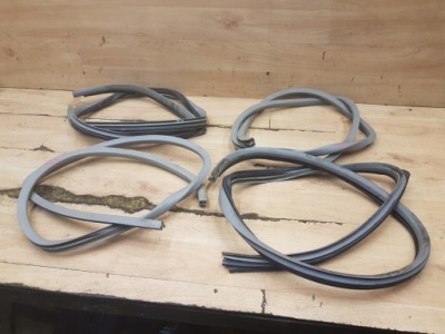 Уплотнители дверь 4 штуки kpl mazda 323f bj lift фото №1