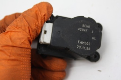 Моторчик регулювання обдув вентилятор volvo s80 eam502 фото №1