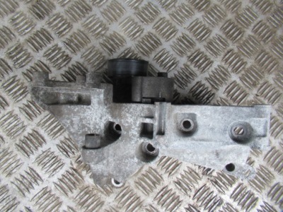 Dacia duster i 2011 r. основа генератора ролик кронштейн фото №1