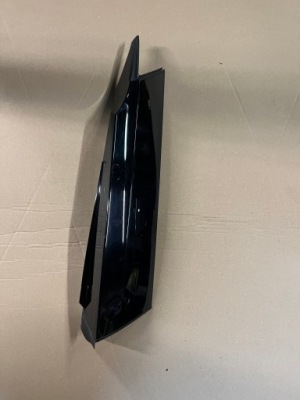 Discovery v молдинг стекло правый задняя hy3229148ac фото №1