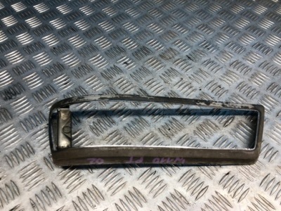 Mercedes w110 рамка лампы правый задний  правая хром фото №1