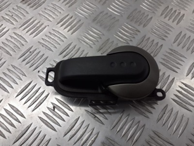 Ручка левая передняя внутренняя nissan micra k12 фото №1