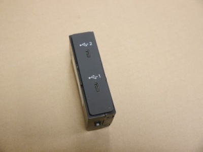 Audi q3 83a роз'єм usb 83a035736a фото №1