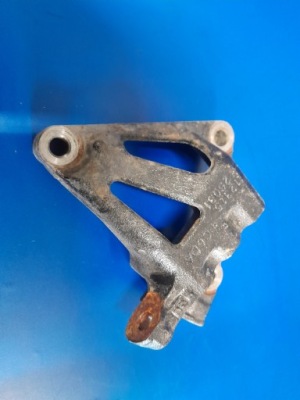 Toyota rav4 v кронштейн двигателя 12315-25031 фото №1