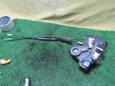 Замок лівий перед corolla verso ii 6pin eu фото №1