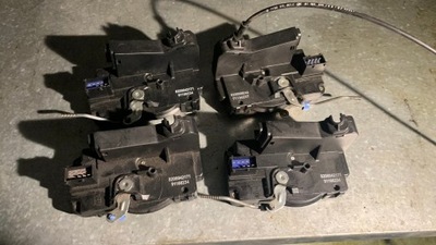 Trafic ii vivaro a замок двері правих 8200042171 фото №1