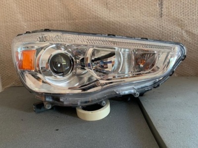 Mitsubishi asx 10- права лампа передня фото №1