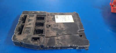 Renault megane ii 2005 рамка / модуль предохранителей 8200292067 фото №1