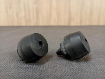 Відбійник гумка бампер дах mercedes оригінальний номер a1709870140 фото №1