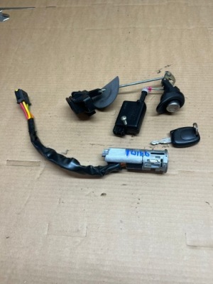 Renault twingo i lift замок крышки замок зажигания фото №1