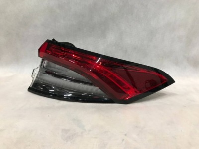 Maserati levante lift 21- лампа задня права led europa фото №1