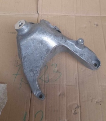 Кронштейн подушка двигателя audi a6 c8 4m0199307cp фото №1