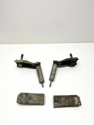 Подушка двигуна ліва mercedes-benz sl r107 a1262400548 32744395 4.5l фото №1