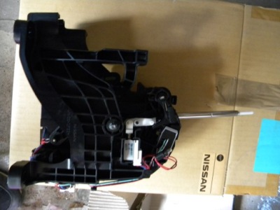 Домкрат перемикання передач oryg. nissan qashqai j10 фото №1