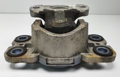 Кронштейн подушка двигателя volvo v70 iii 2.4 d 31316875 фото №1