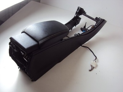 Подлокотник туннель mercedes a-klasa w176 2016- фото №1