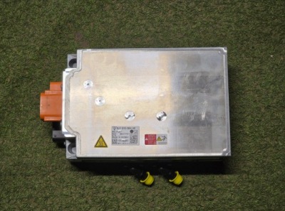 Зарядний пристрій напруги porsche taycan 9j1915684ae фото №1