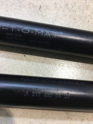 Привід кришки багажника w210 a2108800429 фото №1