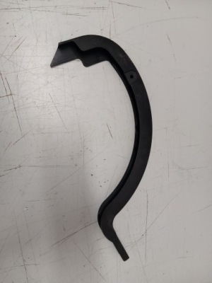 Toyota camry оригинальный номер 64571-33070 защита петля багажника оригинал фото №1